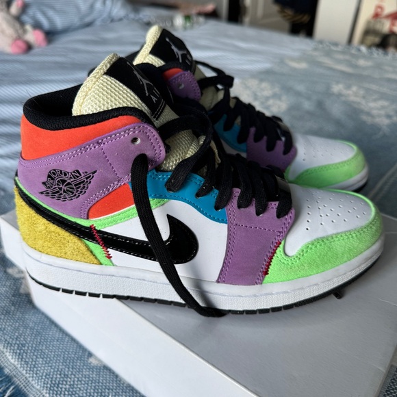 Wmns Air Jordan 1 Mid SE 'Lightbulb' - Picture 6 of 11